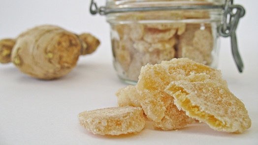 Po domácím kandovaném zázvoru se budete moci utlouct: Sladká pikantní pochoutka vás oslní skvělou chutí i hřejivým účinkem