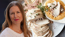 První republika s Kristinou: Vepřová kýta se smetanovou krustou je delikátně jemná, šmrnc jí dodává vinná omáčka