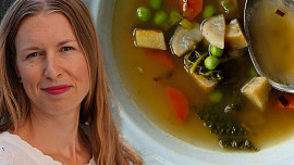 První republika s Kristinou: Na Hromnice začíná jaro, ale zima stále trvá. Zahřejte se silnou zeleninovou polévkou „co dům dal“