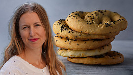 První republika s Kristinou: Upečte si křupavé preclíky stejně jako maminky svým dítkám před sto lety na Liščí neděli