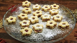 Kalendář vánočního pečení: Kdy zadělat na perníčky i rohlíčky a kdy začít cukroví plnit?