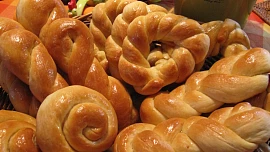 Velikonoční kalendář 2022: Kdy natrhat kopřivy na nádivku, kdy zadělat na mazanec a kdy upéct beránka?