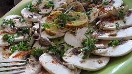 Vynikající carpaccio z hub: To hříbkové podle původního italského receptu je originálním předkrmem