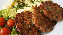 Rarášci s masem a zeleninou: Na efektní oběd ze zbytků stačí pár ingrediencí, maso je dobré pro plnější chuť předem naložit