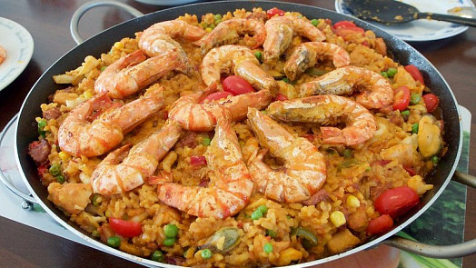 Španělská paella: Dokonalé jídlo vzniklo původně ze zbytků pro služebnictvo. Víte, jak se správně dělá?
