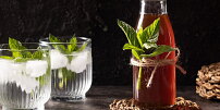 Proč domácí mátový sirup někdy hořkne? Rozhoduje doba sběru i to, co přidáte do hrnce