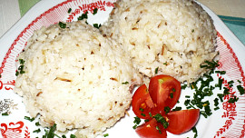 Chlupatá rýže: Oblíbená příloha českých jídelen z rýže a smažených těstovin se snadno dělá a chutná skvěle