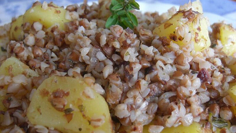 Dejte si kontrabáš: Vyhlášený pokrm valašské kuchyně z pohanky a brambor