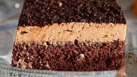 Lahodné pařížské kostky: Zákusek jako z cukrárny připravíte snadno a rychle, pařížskou šlehačku uvařte den předem