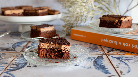 Lahodné pařížské kostky: Zákusek jako z cukrárny připravíte snadno a rychle, pařížskou šlehačku uvařte den předem