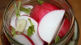 Fantastické nakládané ředkvičky nahradí nakládačky. Jak postupovat, aby byl výsledek perfektní?