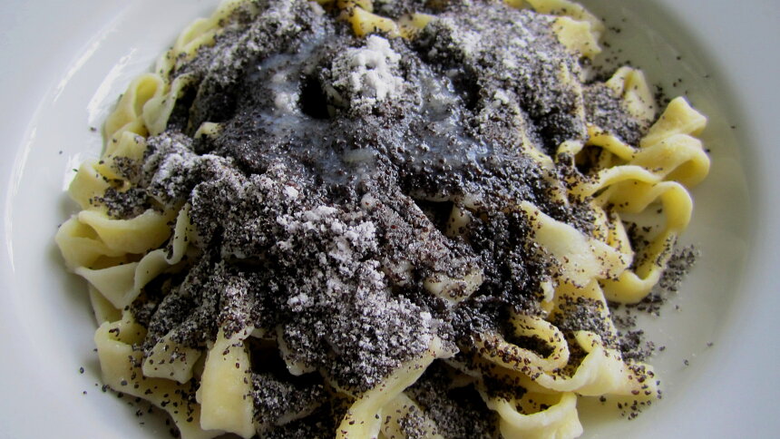 Legendární recept nezklame ani dnes: Domácí nudle s mákem mizí z talíře během chvíle