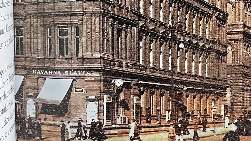 Historie a lidé kolem pražské kavárny Slavia: Na absintu si tady pochutnával Seifert, na kafe sem chodili i Werich a Horníček
