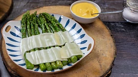 Jak na křehký a křupavý chřest? Vařit jen krátce a držet se prověřených tipů a fíglů při přípravě. Je to snadné a výsledek nadchne