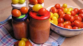 Univerzální rajčatová směs jen ze tří surovin je neuvěřitelně jednoduchá a poslouží na pizzu, do polévek i na topinky