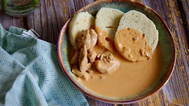 Luxusní kuře na paprice Zdeňka Pohlreicha: České klasice podle receptu slavného šéfkuchaře nelze odolat