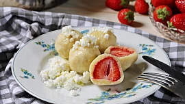 Těsto na tvarohové ovocné knedlíky podle Romana Pauluse: Použití správné mouky a odležení těsta zaručí luxusní výsledek