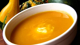 Jak na dokonalou dýňovou polévku: Chuť vylepší poctivý vývar, česnek, zázvor nebo kokosové mléko