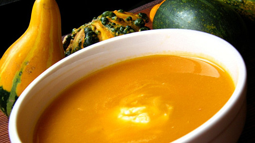 Jak na dokonalou dýňovou polévku: Chuť vylepší poctivý vývar, česnek, zázvor nebo kokosové mléko
