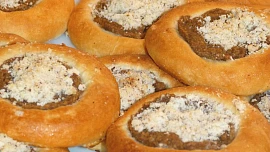 Kynuté koláče se sladkou zelnou náplní podle cukráře Josefa Maršálka: Provoněné skořicí a ochucené jablky chutnají fantasticky