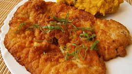 Vepřový řízek: Řeznice radí, jak ho správně naklepat a kdy osolit maso, aby byl výsledek dokonalý