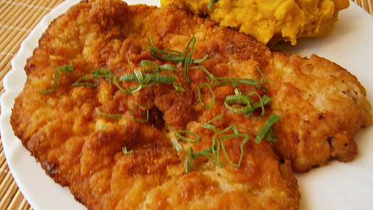 Vepřový řízek: Řeznice radí, jak ho správně naklepat a kdy osolit maso, aby byl výsledek dokonalý