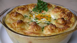 Zapečená bramborová kaše je ideální pro využití zbytků v ledničce a posune obyčejnou přílohu do chuťových nebeských výšin