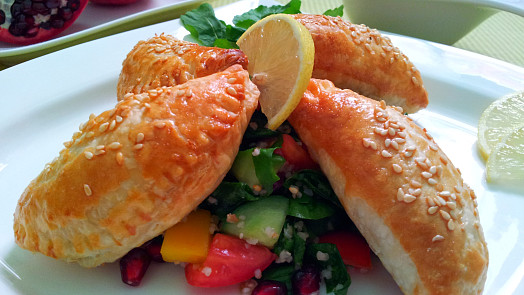 Rychlé masové taštičky: Z listového těsta vykouzlíte sytou večeři během chvilky a bez složitého vaření