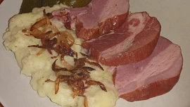 Nastavovaná kaše: Zapomenutá příloha našich babiček chutná s osmaženou cibulkou výborně a navíc je levná a snadná