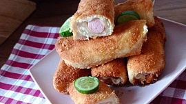 Hitem internetu je tenhle zvláštní smažený párek "v rohlíku", který rohlíkem vůbec není. Připravuje se snadno a chutná božsky!