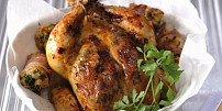 12 nejlepších receptů na pečené kuře: Zkuste to s česnekem a citronem, plněné mandlovou nádivkou nebo à la kachna!