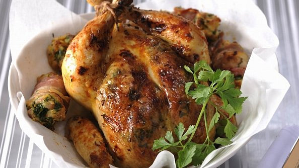 12 nejlepších receptů na pečené kuře: Zkuste to s česnekem a citronem, plněné mandlovou nádivkou nebo à la kachna!