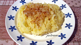 Znáte kočičák? Tuto rychlou a levnou přílohu z brambor a zelí oceníte nejen o masopustu. K jitrnicím a jelitům je však skvělá