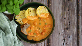 Bratislavská plec: Pamatujete tuhle hospodskou retro klasiku? Šťavnaté maso v pikantní omáčce připravíte lehce i doma