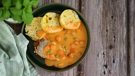 Bratislavská plec: Pamatujete tuhle hospodskou retro klasiku? Šťavnaté maso v pikantní omáčce připravíte lehce i doma