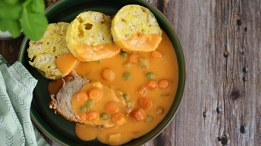 Bratislavská plec: Pamatujete tuhle hospodskou retro klasiku? Šťavnaté maso v pikantní omáčce připravíte lehce i doma