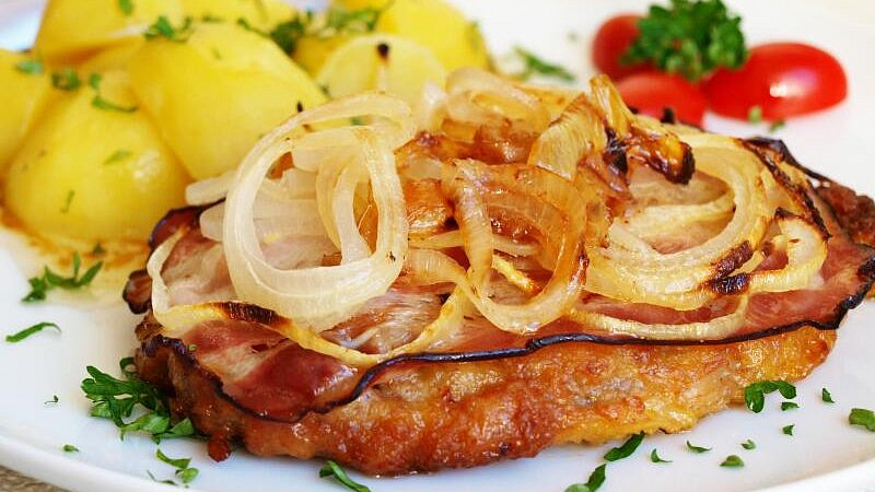 Řízek naruby krok za krokem: Proč začít strouhankou a jak docílit šťavnatého masa z trouby