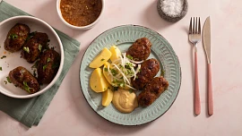 Čevabčiči z trouby šetří čas i sporák: Jak nastavit teplotu, aby maso nevyschlo a bylo šťavnaté