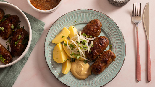 Čevabčiči z trouby šetří čas i sporák: Jak nastavit teplotu, aby maso nevyschlo a bylo šťavnaté