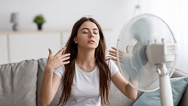 Horko na padnutí? Ochlaďte se domácí citronádou, vhodným jídlem nebo správným ventilátorem