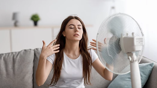 Horko na padnutí? Ochlaďte se domácí citronádou, vhodným jídlem nebo správným ventilátorem