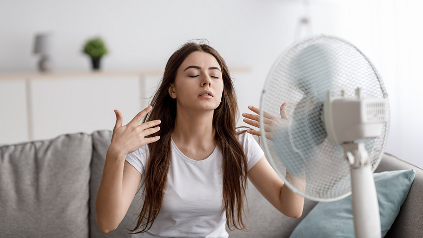 Horko na padnutí? Ochlaďte se domácí citronádou, vhodným jídlem nebo správným ventilátorem