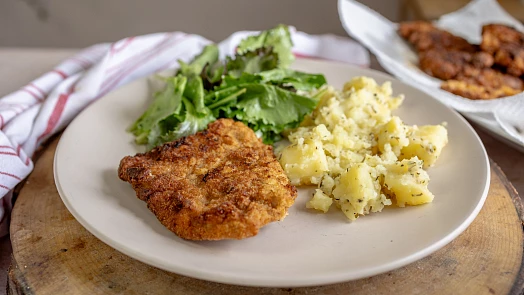 Tajný trik šéfkuchařů na šťavnatý řízek: Díky jednoduchému kroku se pokaždé povede a maso bude krásně měkké