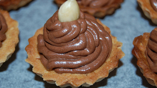 Jak udělat čokoládový krém do cukroví: S těmito triky bude hladký a jemný. Hodí se do košíčků, ořechů i lineckého