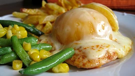 Retro okénko: Uvařte si legendární kuře s broskví a trochu si je vylepšete, možností je spousta