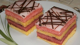 Punčové řezy: Oblíbený retro zákusek vyžaduje delší přípravu, ale podle postupu krok za krokem bude jako z cukrárny