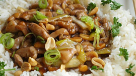 Jak na tradiční čínské kung pao: Voní sójovkou, česnekem a zázvorem a takhle snadno ho připravíte i doma