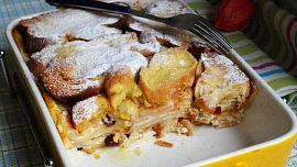 Jak připravit dokonalou žemlovku, aby byla uvnitř vláčná a zvenku křupavá: Chuti prospěje tvaroh, vanilka i trochu másla