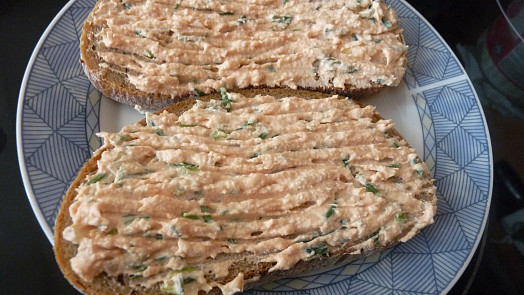 Métský sýr podle receptu z roku 1968: Retro pomazánka z tradiční uzeniny chutná skvěle na chlebu i na chlebíčcích