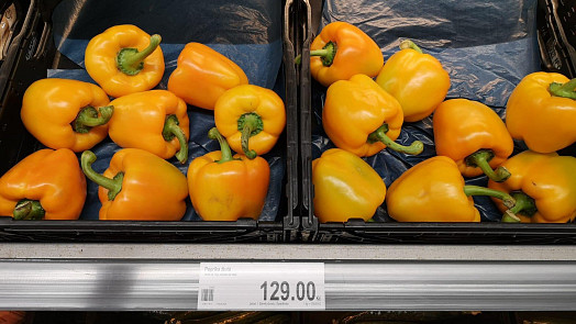 Papriky jako symbol luxusu: Víme, proč jsou tak drahé, kde je mají nejlaciněji i čím ve výživě tuto zeleninu snadno nahradíte